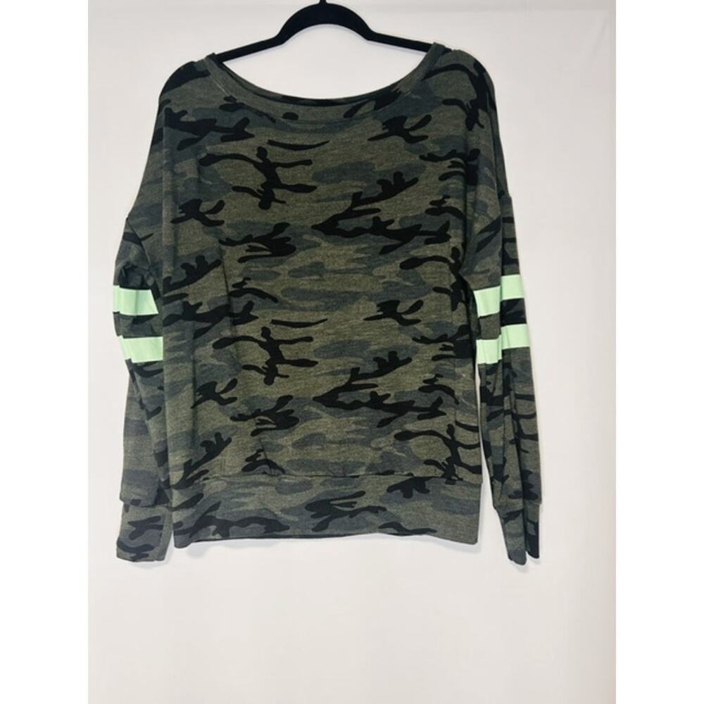 Sundry Camo Sweater Size Medium NWT-Butter Soft